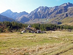 Alla ns. destra  le baite di Aione...